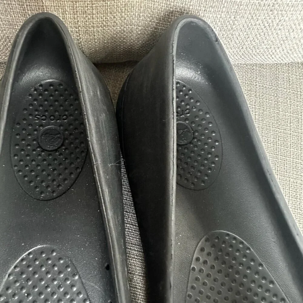 Crocs‎ Gianna Ballet Flats Womens Sz 8 Black Non Slip Closed Toe Chain Link